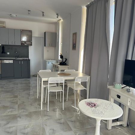 Oazis Sea View Apartment Равда Экстерьер фото