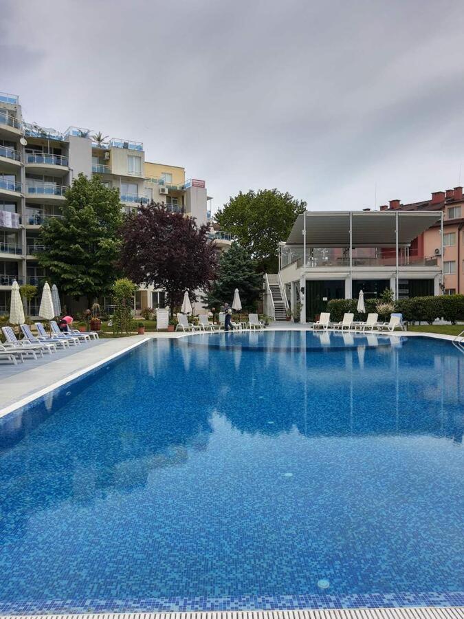Oazis Sea View Apartment Равда Экстерьер фото